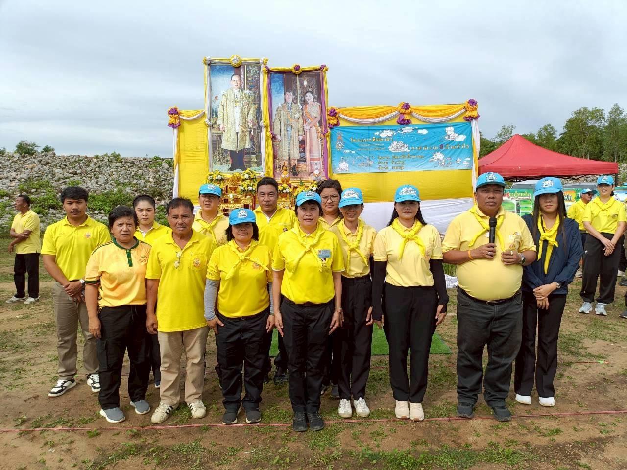 ภาพ สพด.เพชรบุรีร่วมจัดกิจกรรมจิตอาสาพัฒนา “เราทำความ ดี ด้วยหัวใจ” เนื่องในโอกาสวันคล้ายวันสวรรคตของ พระบาทสมเด็จพระบรมชนกาธิเบศร มหาภูมิพลอดุลยเดชมหาราช บรมนาถบพิตร