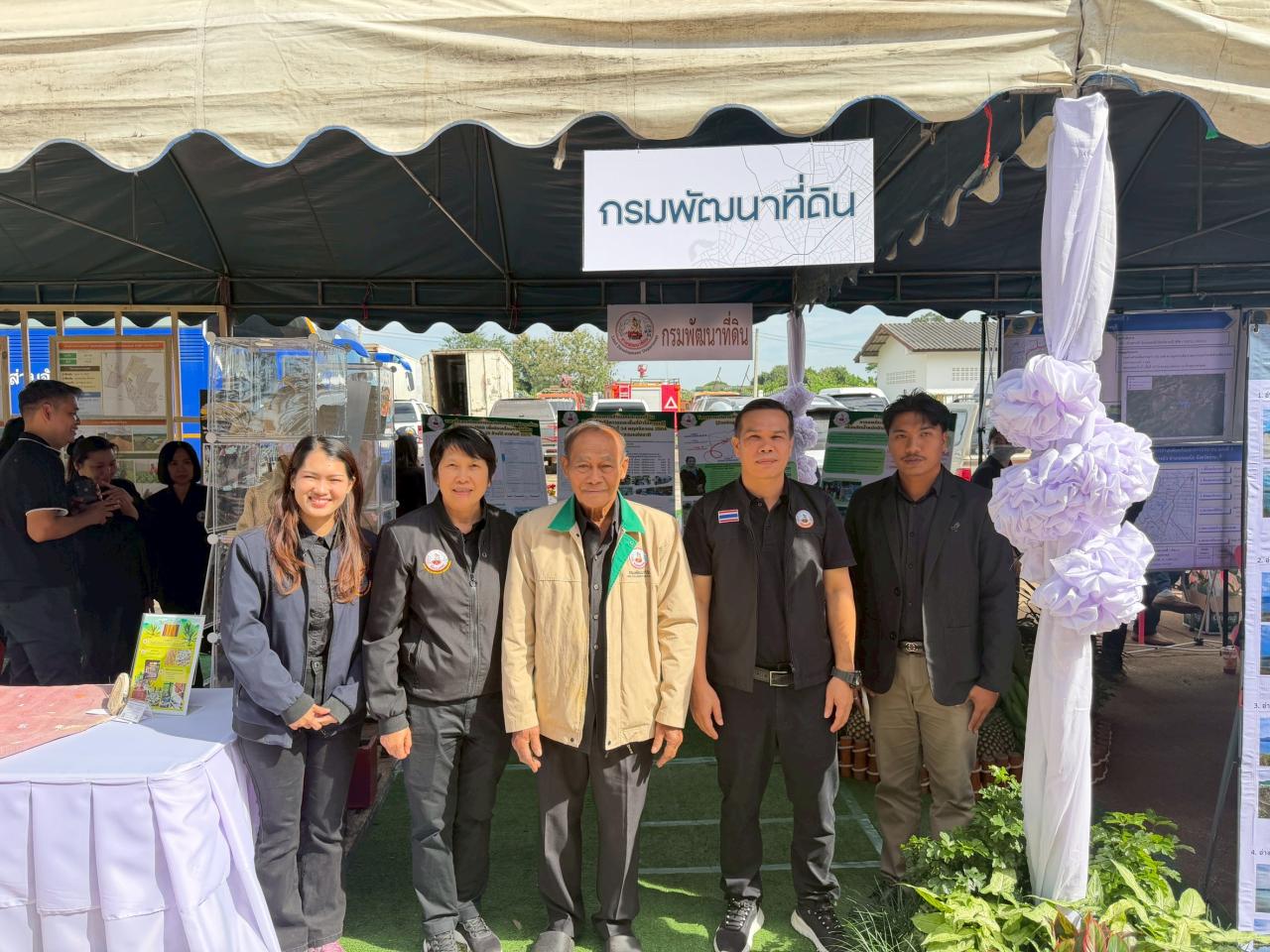 ภาพ สถานีพัฒนาที่ดินเพชรบุรี ร่วมต้อนรับรองนายกฯ Kick Off แก้ปัญหาที่ดิน ส.ป.ก. ราชบุรี