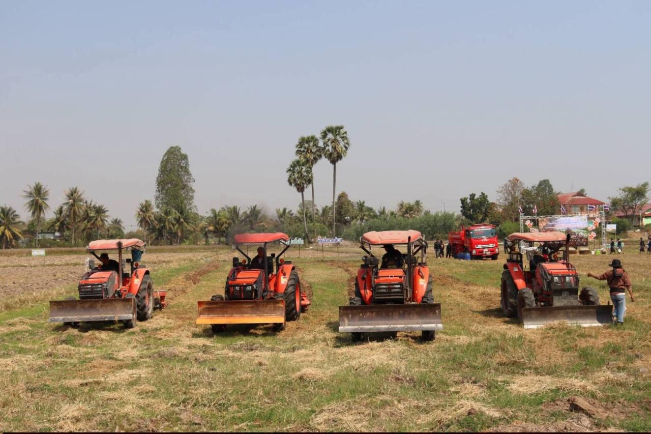 ภาพ ไถกลบตอซัง สร้างดินยั่งยืน ฟื้นสิ่งแวดล้อม