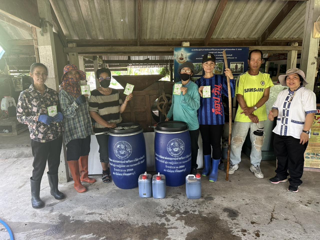 ภาพ สาธิตทำปุ๋ยหมักปุ๋ยน้ำ