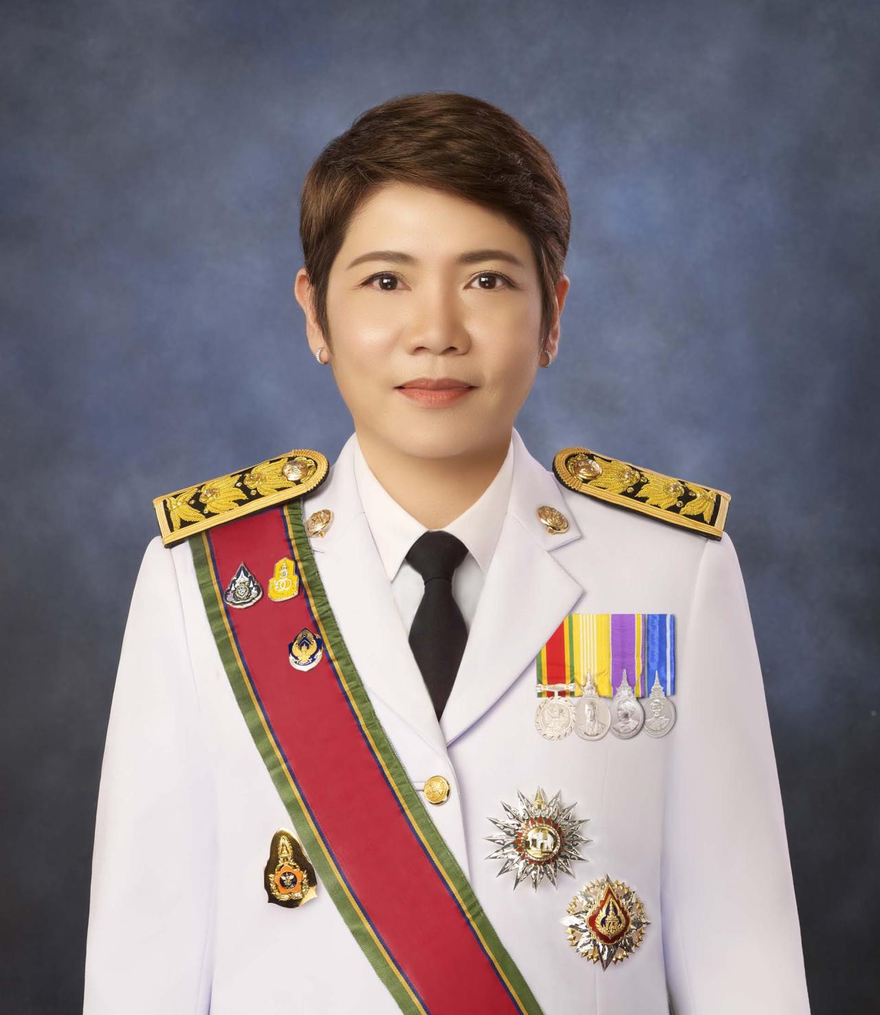 ภาพผู้อำนวยการหน่วยงาน โครงการอนุรักษ์พันธุกรรมพืชอันเนื่องมาจากพระราชดำริ สมเด็จพระเทพรัตนราชสุดาฯ สยามบรมราชกุมารี