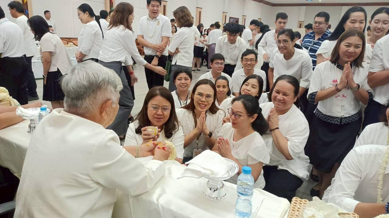 ภาพประกอบที่ 10