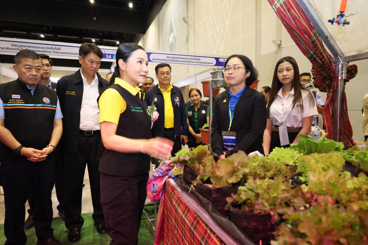 ภาพประกอบที่ 16