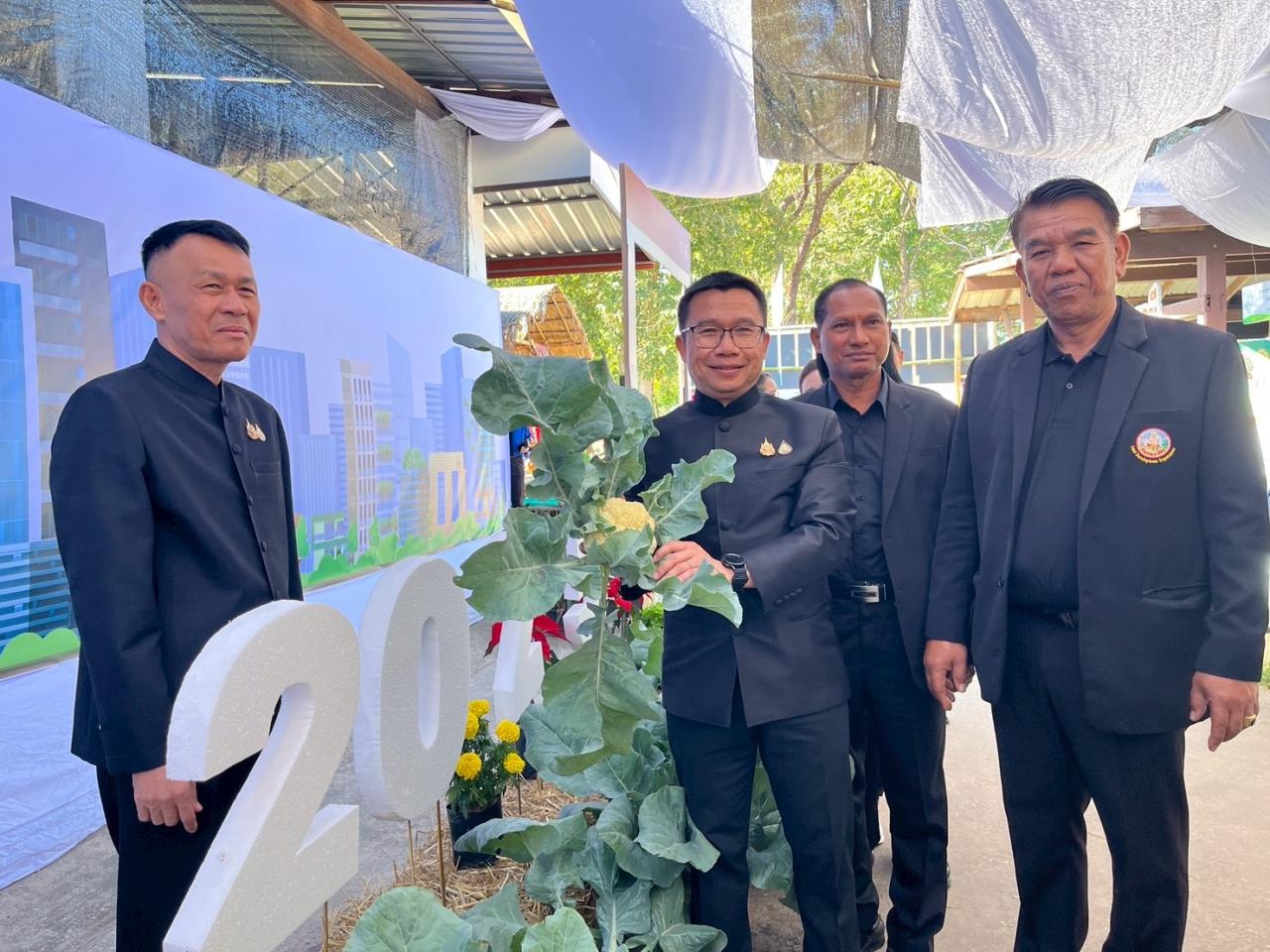 ภาพประกอบที่ 72